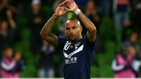 Archie Thompson farewells the crowd in his last home match for Melbourne Victory.