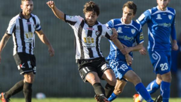 Action from the Victorian NPL.