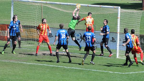 Bayswater City keeper Devon Spence secures the ball from a corner.